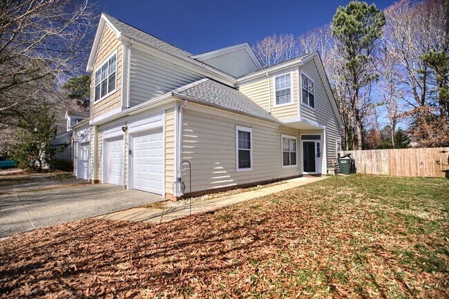 Foto del edificio - Call Sabrina Thomas at 757-767-0767 for more information