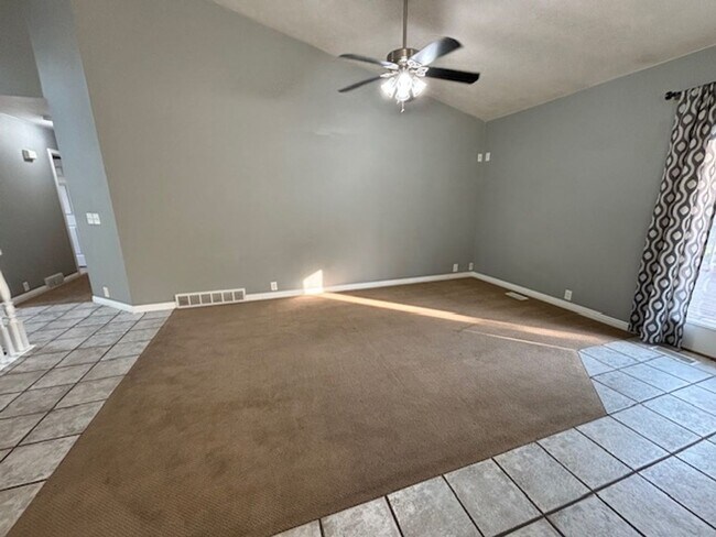 Building Photo - 2BR Apartment Close to Daybreak Marina and...