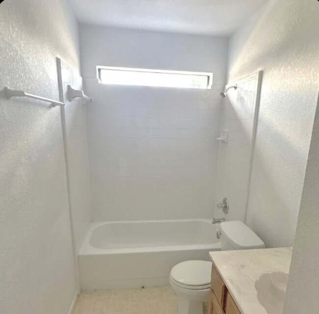 Foto del edificio - 3414 Cantabrian Dr