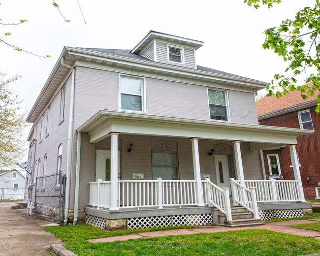 Foto del edificio - 2221 Benton St