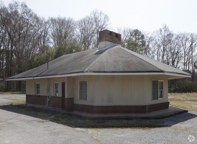 Building Photo - 2162 Joe Frank Harris Pky