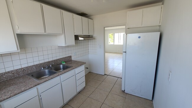 Building Photo - 9915 S Avalon Blvd