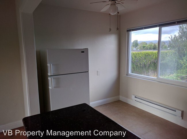 Building Photo - 21306-21226 Lake Chabot Rd