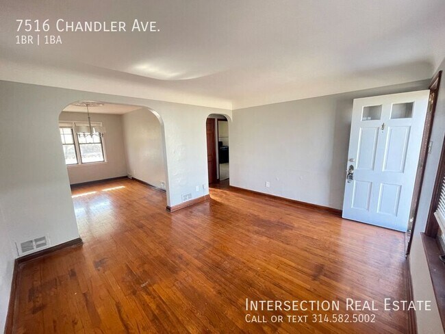 Foto del edificio - 7516 Chandler Ave