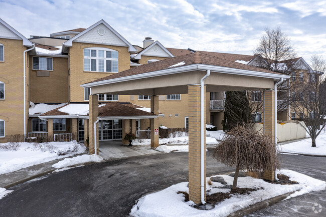 Entrance - The Court at Pringle Creek