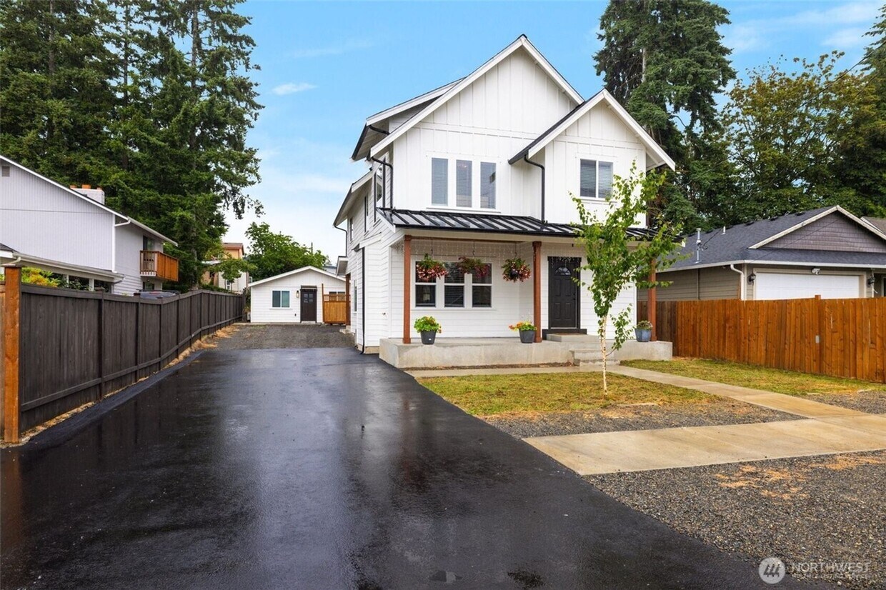 Primary Photo - Brand new 4bed 2.5bath Home.