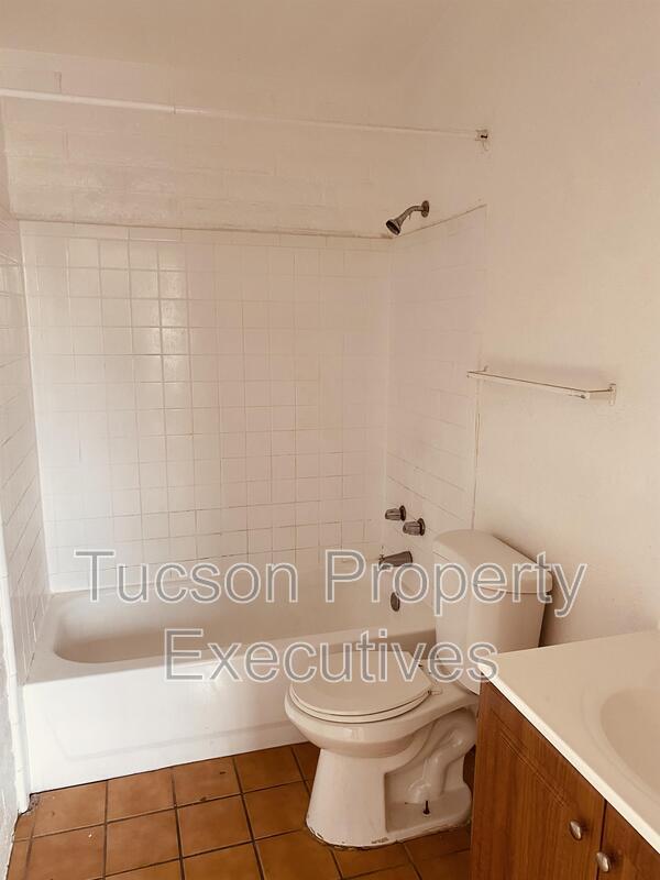 Building Photo - 5756 S Park Ave