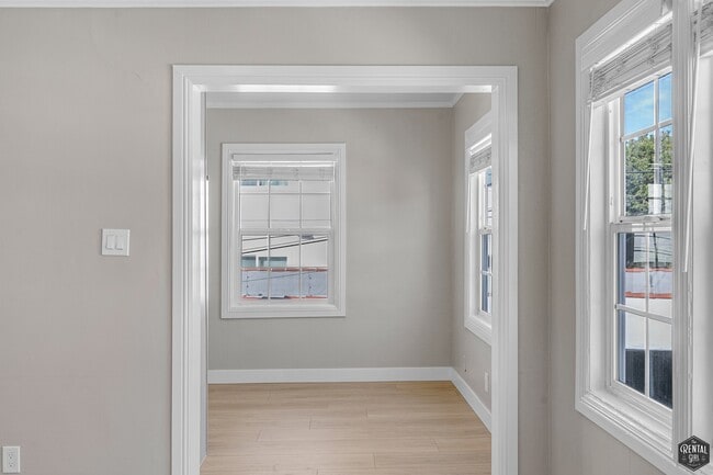 Building Photo - 8613 W Olympic Blvd