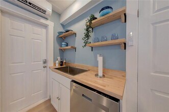 Building Photo - 382 Spring St