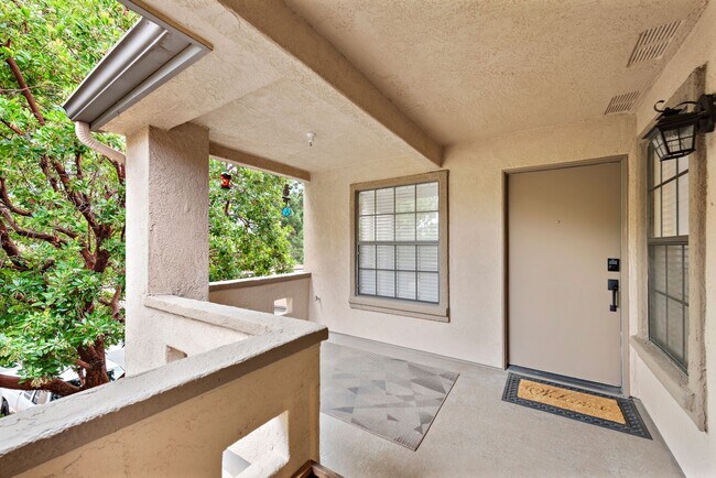 Building Photo - 1042 Calle del Cerro