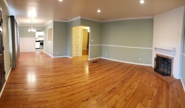 Foto del edificio - 3 bed 1.5 bath plus Office/Den Old South W...