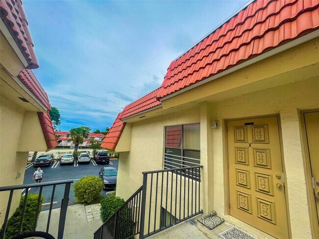 Foto del edificio - 11108 Royal Palm Blvd