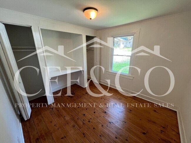 Foto del edificio - 110 Poplar St