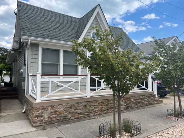 Primary Photo - 96 Bellmore Ave
