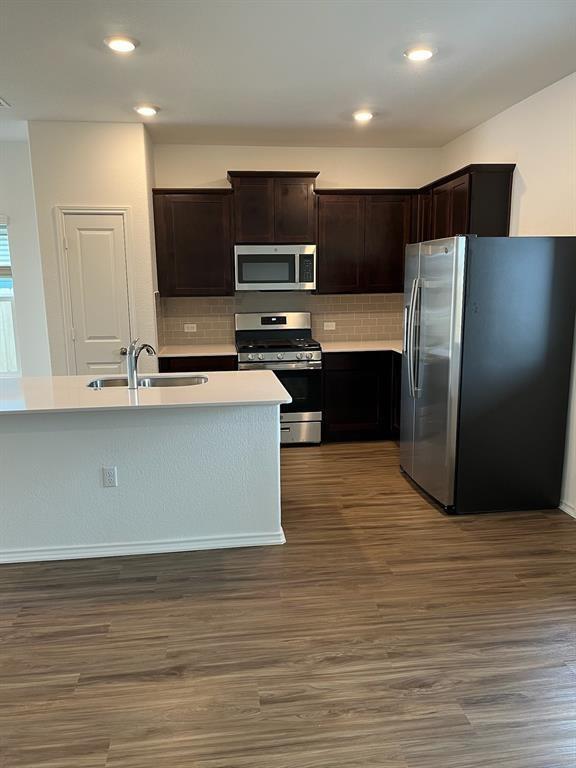 Foto del edificio - 7200 Dancing Wind Ln