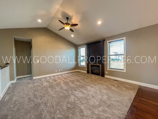 Building Photo - Executive Home - 3 Bedroom, 2.5 Bath Home ...