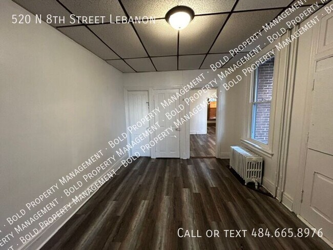 Building Photo - 1st Floor 2 Br apt  Hard wood floor HEAT i...