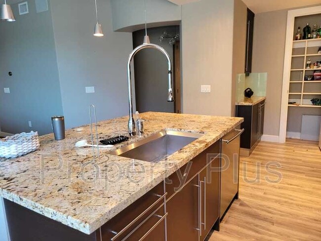 Building Photo - 140 E Rio Salado Pky