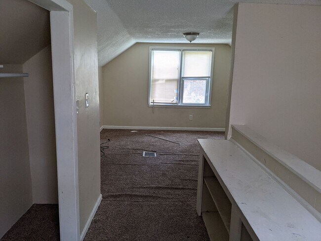 Building Photo - 3 bedroom brick Detroit Eastside