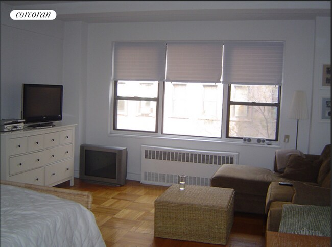 Foto del edificio - 30 E 37th St