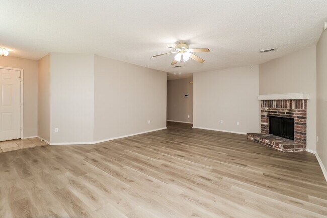 Foto del edificio - 5112 Royal Burgess Dr