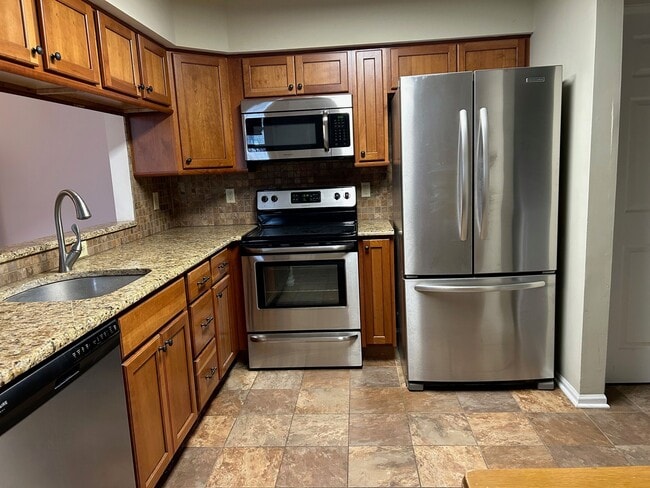 Foto del edificio - 88 Woolsey Ct