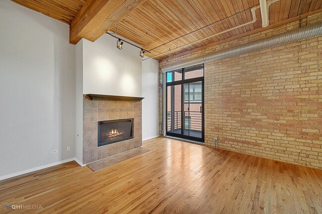 Building Photo - 2911 N Western Ave