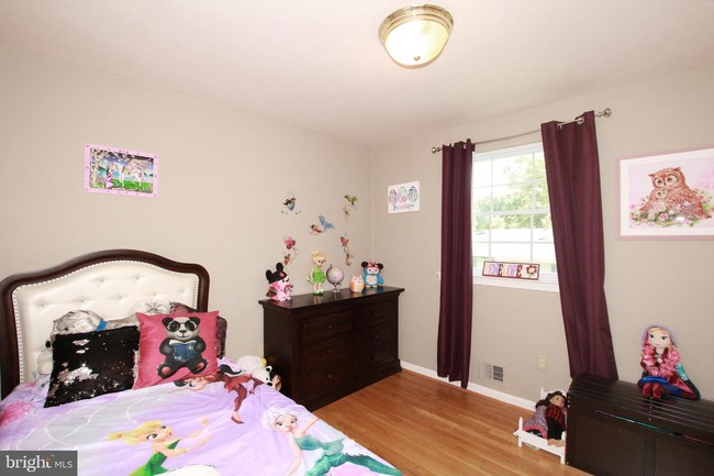 Building Photo - 5529 Southampton Dr