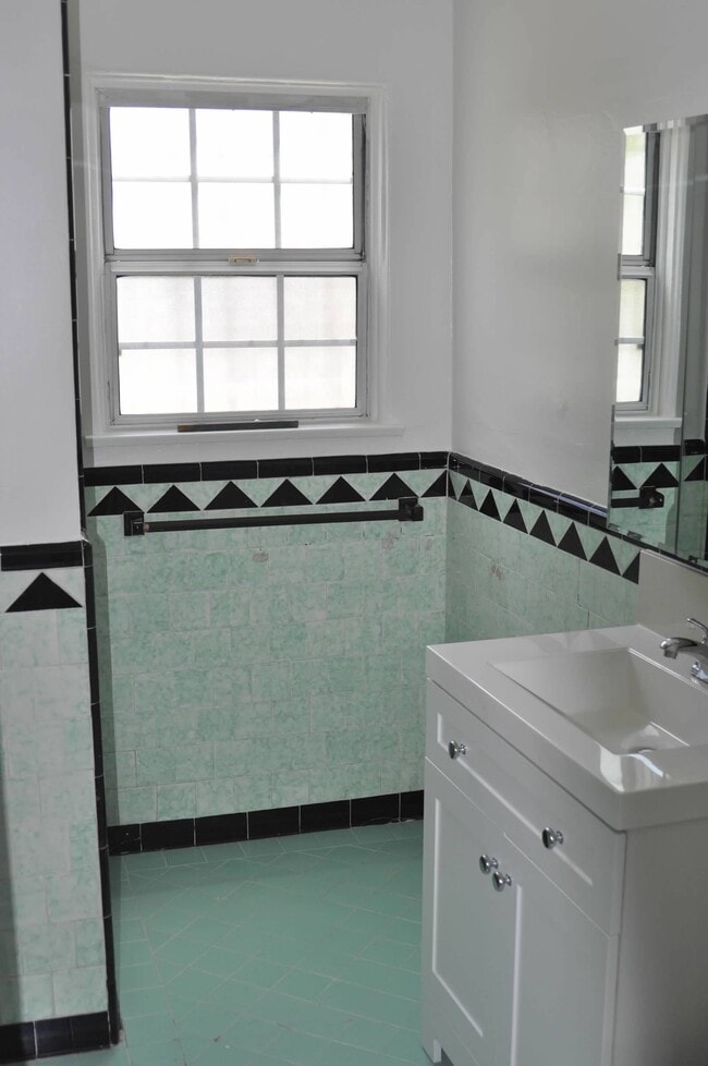 classic original bathroom tile - 1354 S Cloverdale Ave