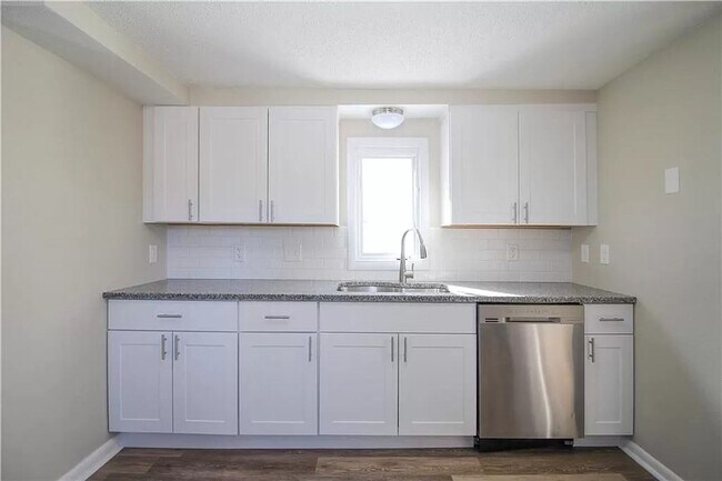Building Photo - Remodeled 2 Bed 1 Bath
