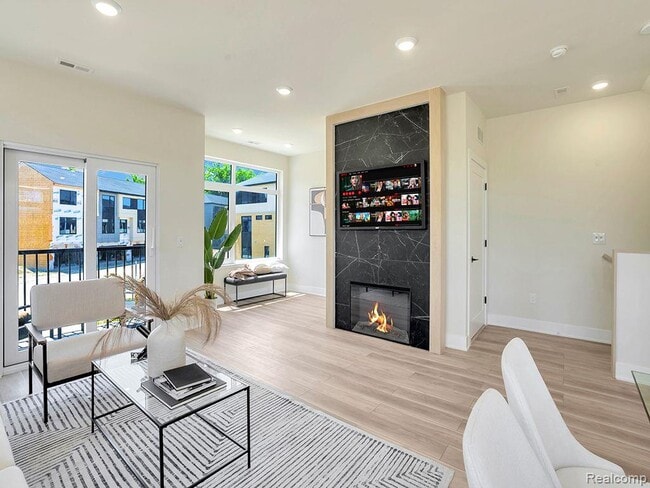 Foto del edificio - 741 Smart Town Dr