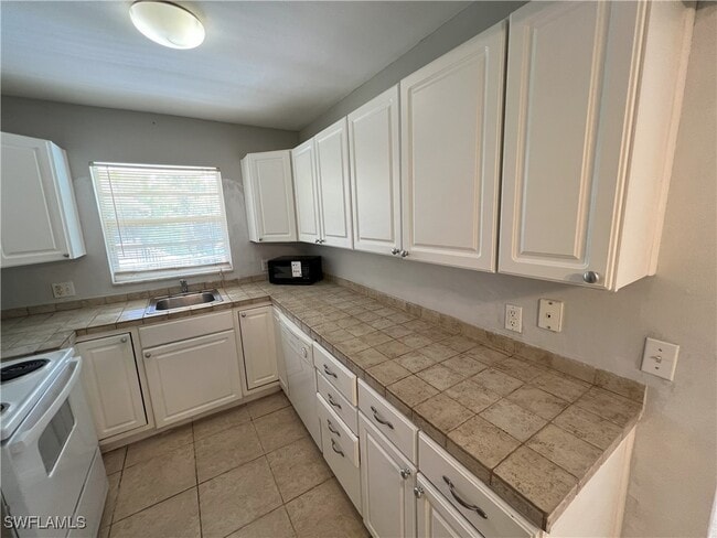 Building Photo - 4290 Gulfstream Dr
