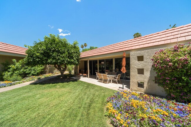 Foto del edificio - 76895 Lark Dr