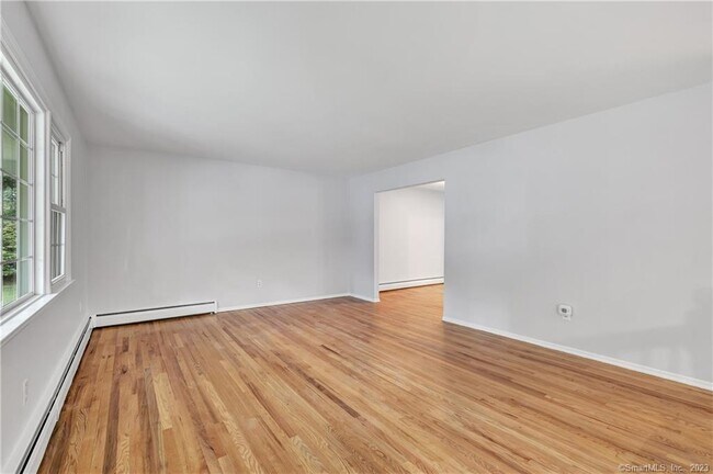 Building Photo - 4 Cranbury Woods Rd