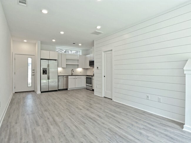 1st floor - 5924 S Congress Ave