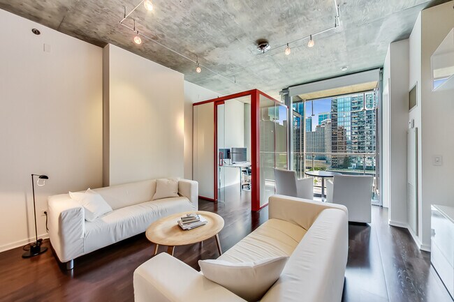 Foto del edificio - 600 N Fairbanks Ct