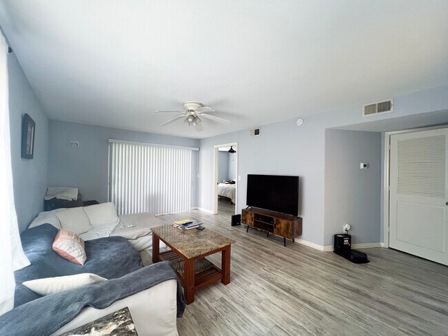 Building Photo - 26729 Little John Ct