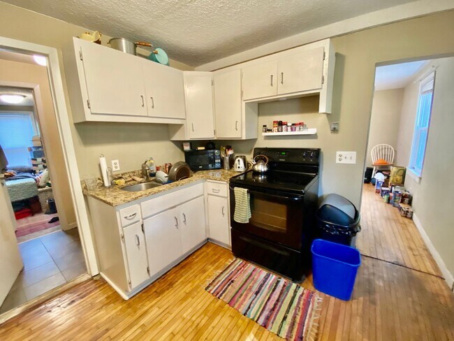 Foto del edificio - Remodeled Home near U of M! Must See 5BD/2BA Property!