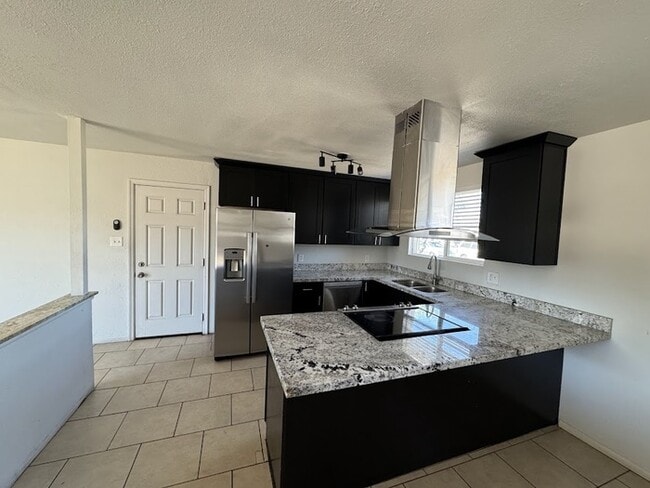 Building Photo - Maryvale 4 bedroom with RV gate and garage