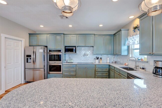 Foto del edificio - 126 Driftwood Rd