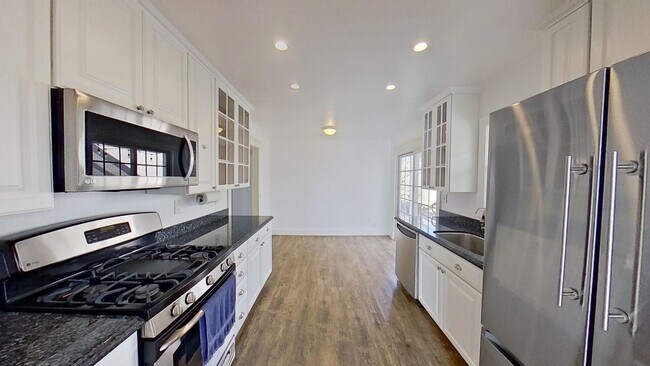 Building Photo - **MOVE-IN SPECIAL!** Charming 4 Bed 2 Bath...