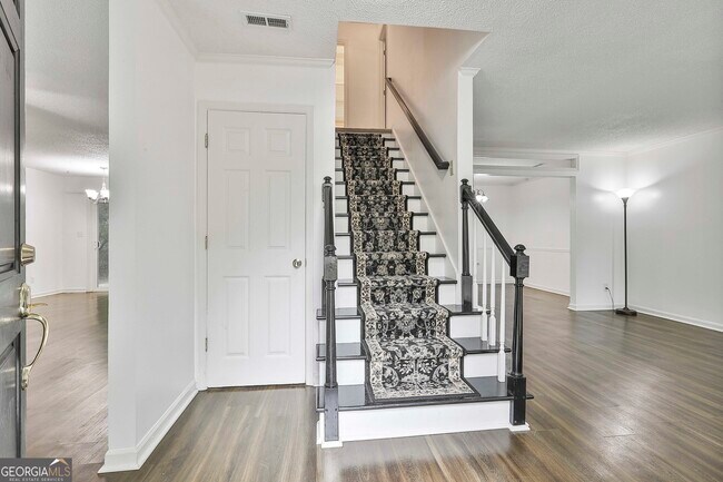 Building Photo - 147 Rockspray Ridge