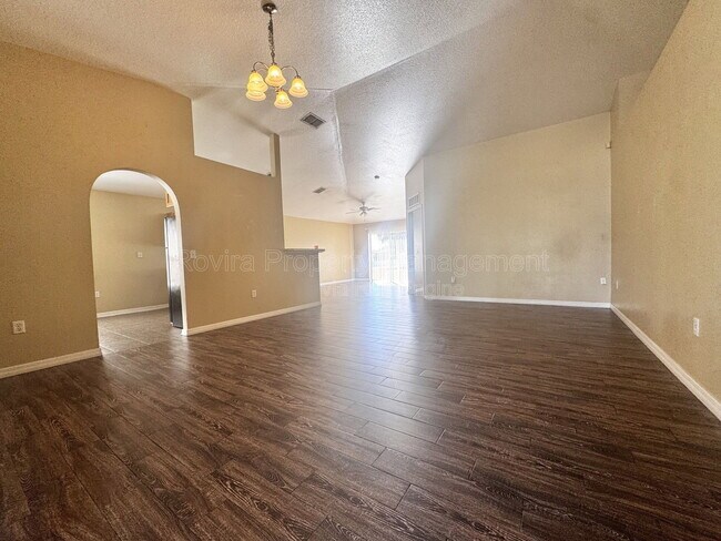 Building Photo - 5536 Sycamore Canyon Dr
