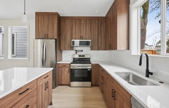 Building Photo - 9552 SW 91st Ave