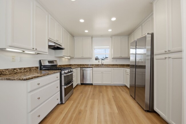 Foto del edificio - Spacious private backyard!