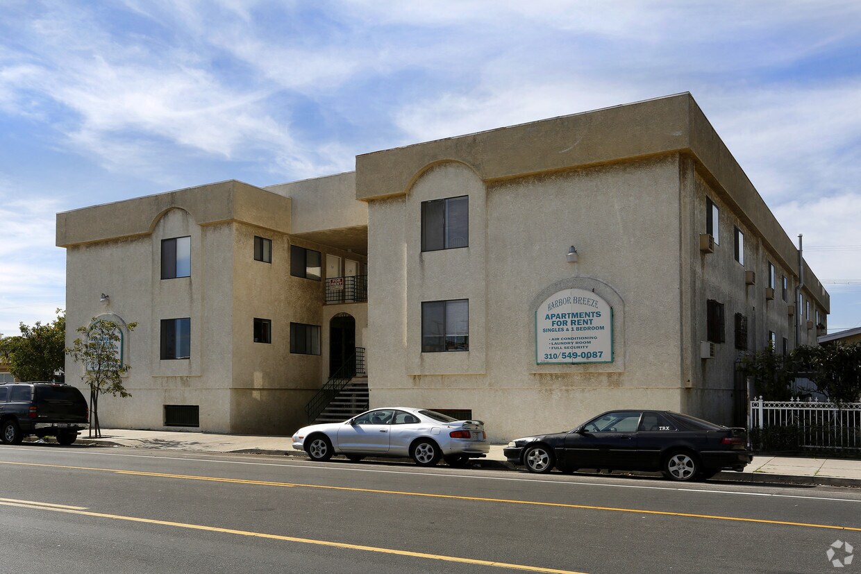 Primary Photo - Harbor Breeze Apartments