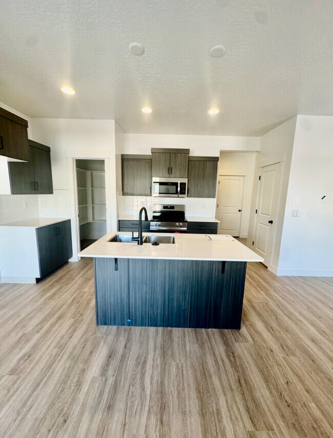 Foto del edificio - 5649 South Aaron Ln