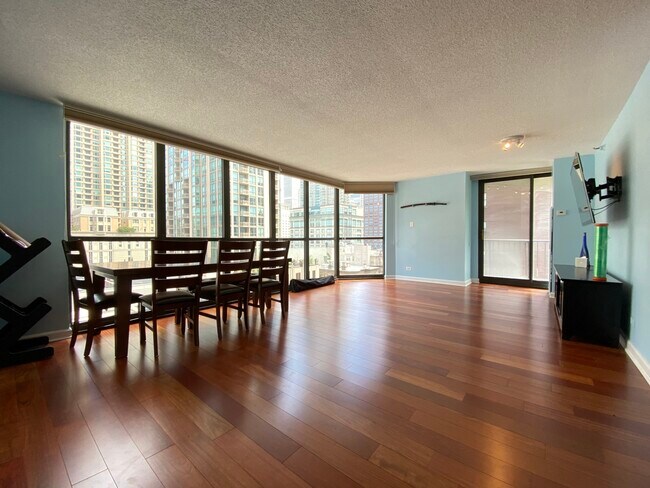 Foto del edificio - 663 N State St