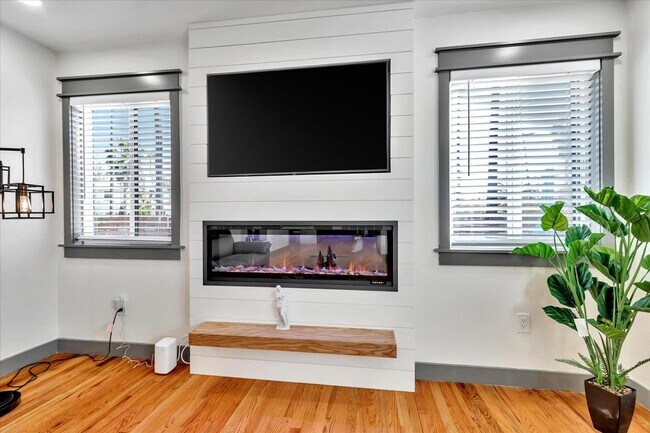 Foto del edificio - 769 Coe Ave