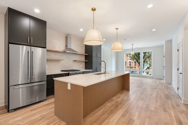 Building Photo - 2122 W 18th Pl